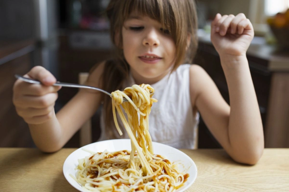 Little Girl enjoying kids’ menu in Prixos 32 at Palmar Beach Resort