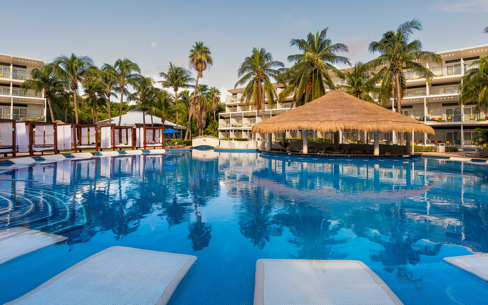 Zak Lounge & Swim-Up Bar at Palmar Resort Riviera Maya